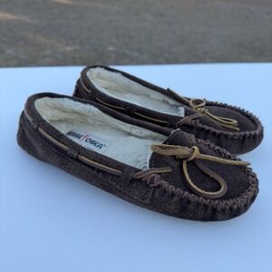 Minnetonka Moccasin Slippers Womens 8 Brown Pile Lined Slip on Suede Leather Low